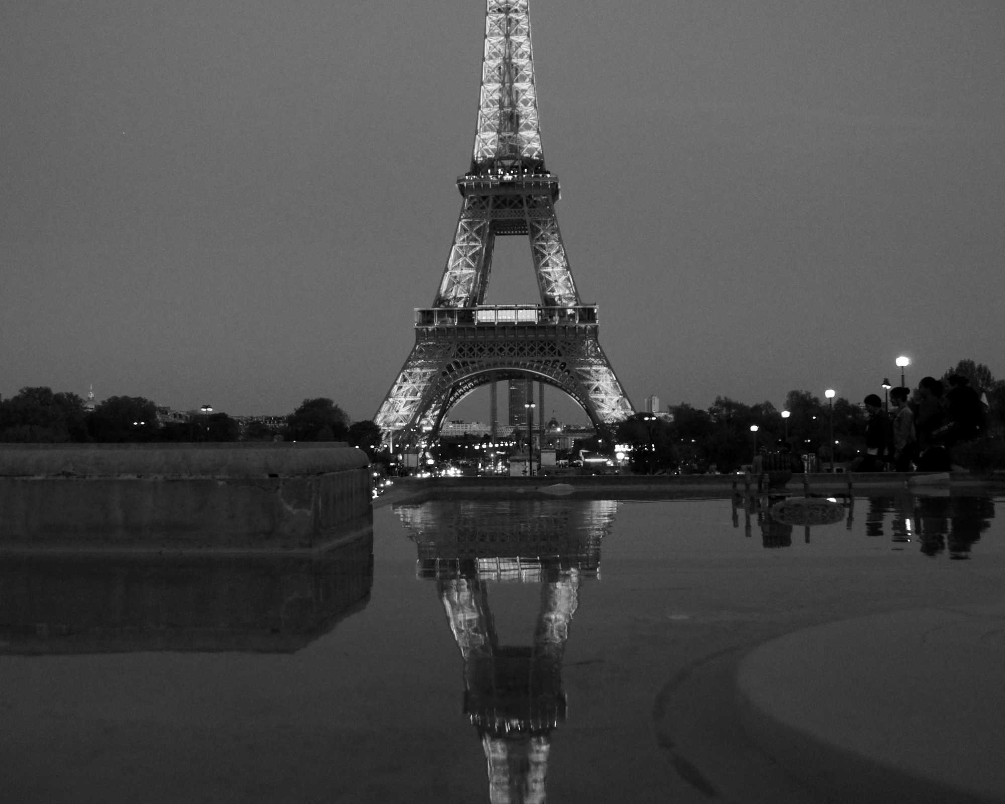Night at the Eiffel Tower