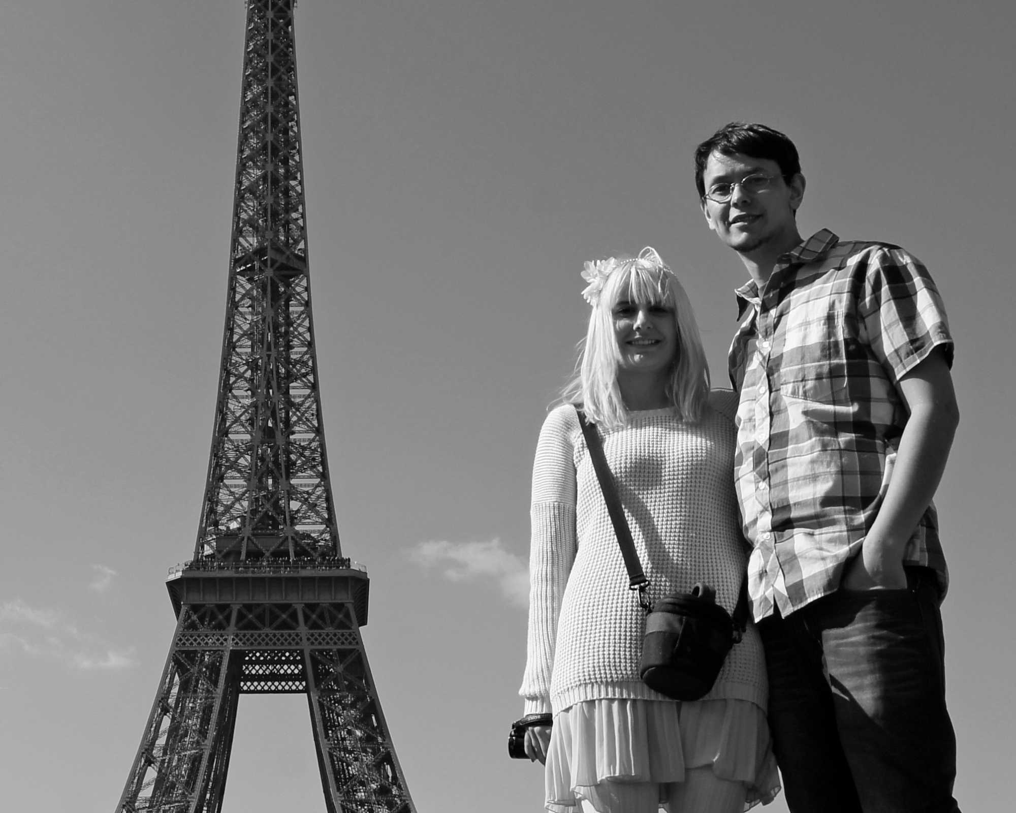Josh and Lisa Infront of the Eiffel Tower